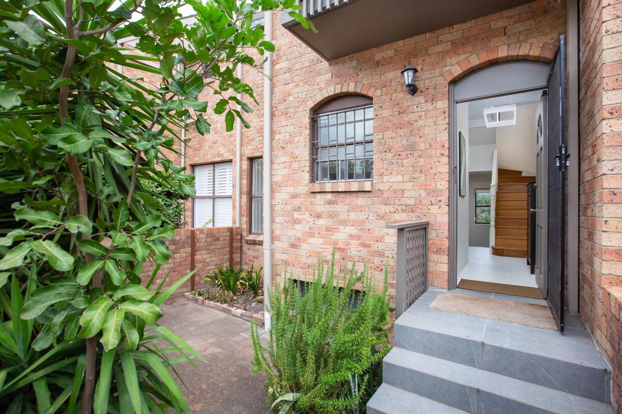 Spacious 3-Bed Townhouse In Stylish Balmain Sydney Exterior photo